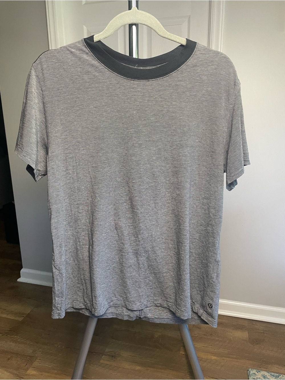 lululemon athletica Grey Short-Sleeve Crewneck Tee with Dark Grey Collar